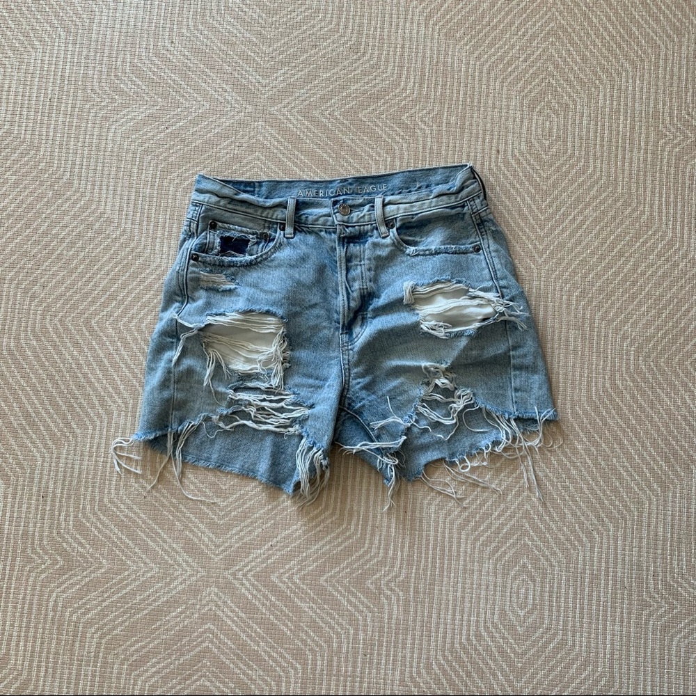 American Eagle light wash denim shorts